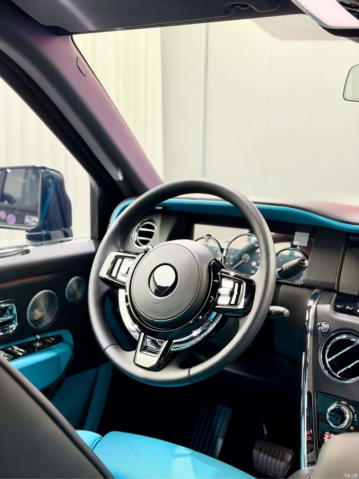 Rolls-Royce Cullinan, 2023 21