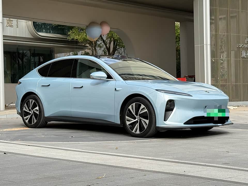 NIO ET5