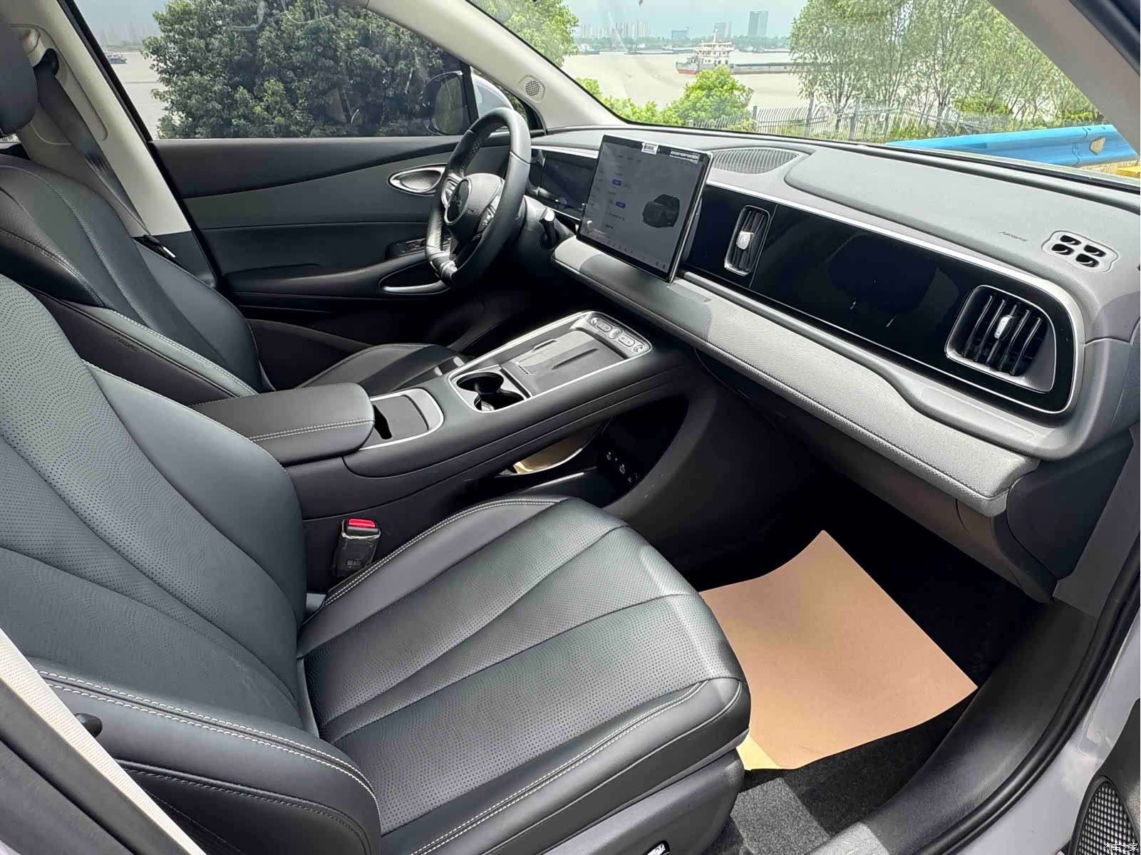 BYD HiAce, 2025 12