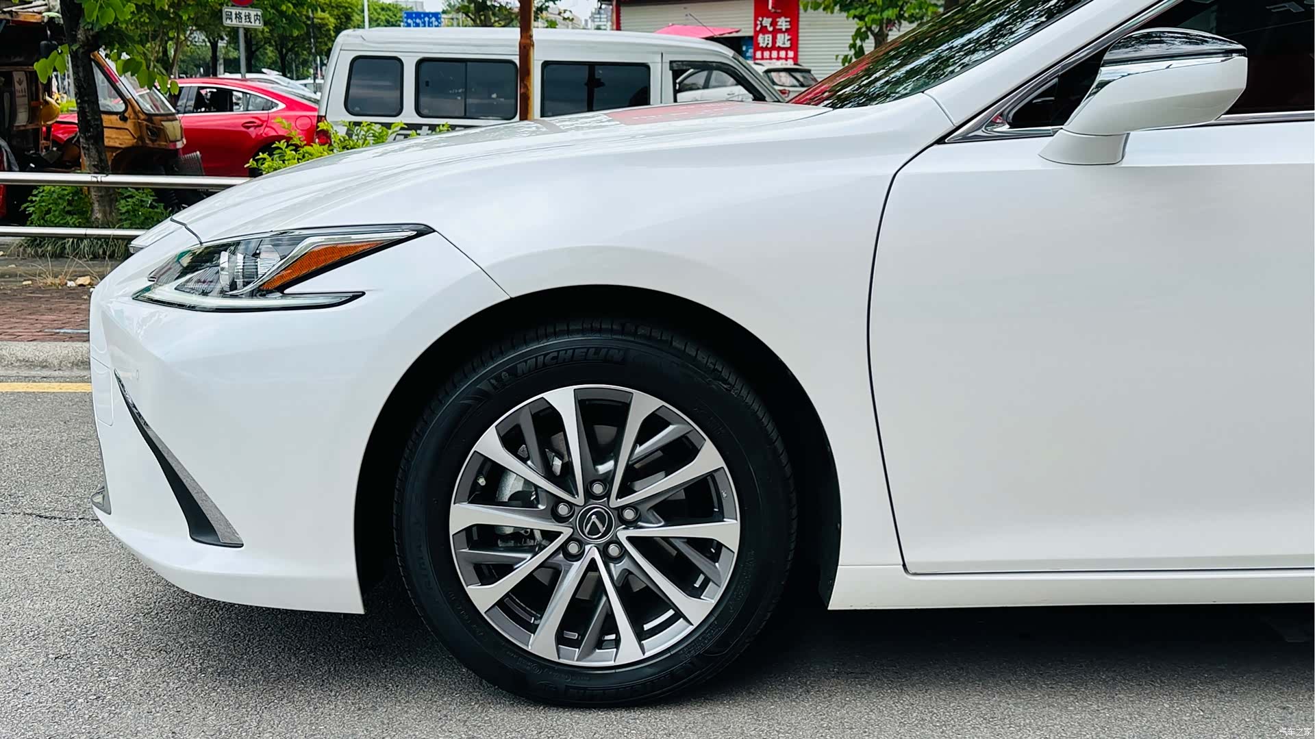 Lexus ES, 2023 10
