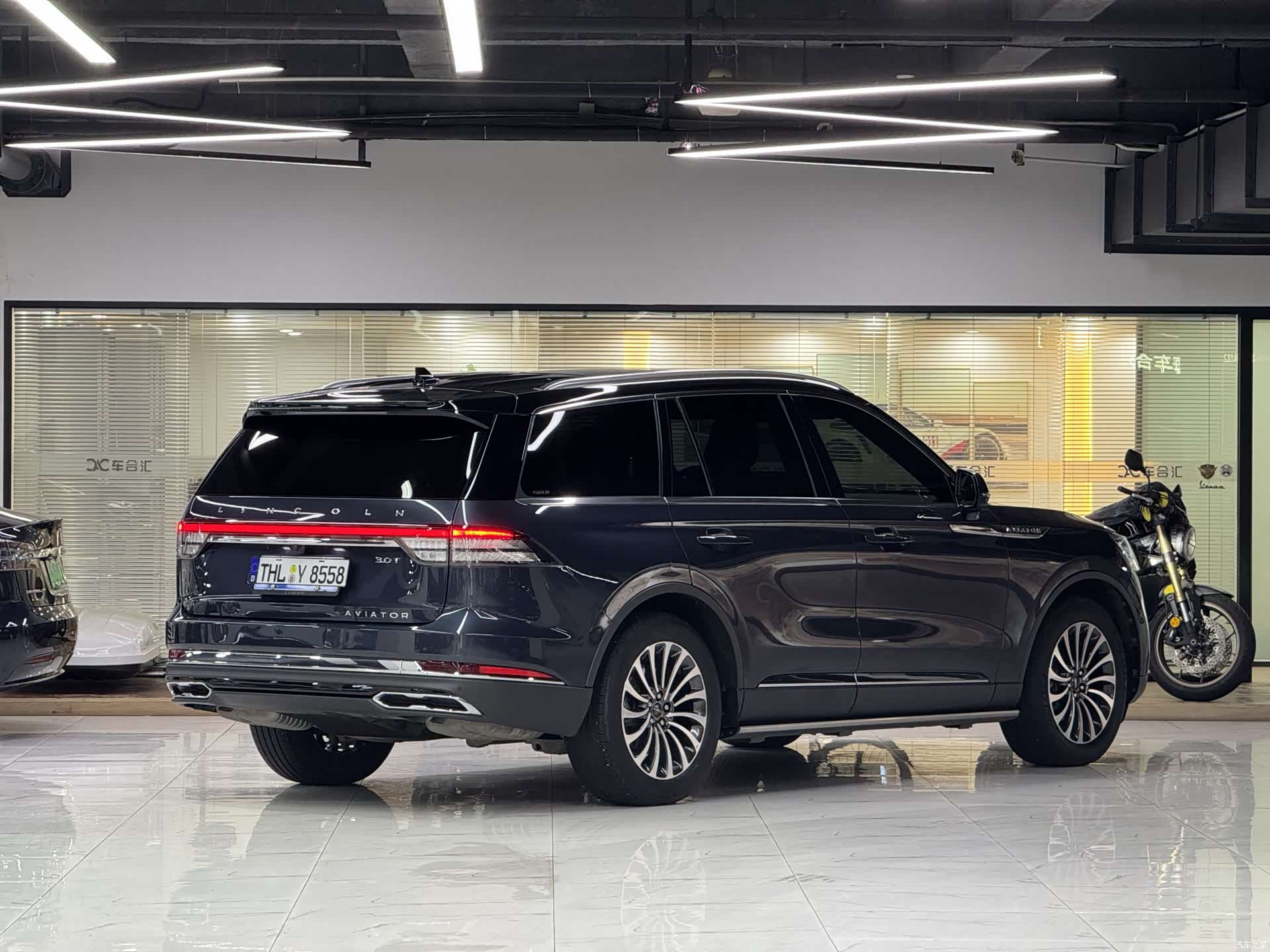 Lincoln Aviator, 2023 13