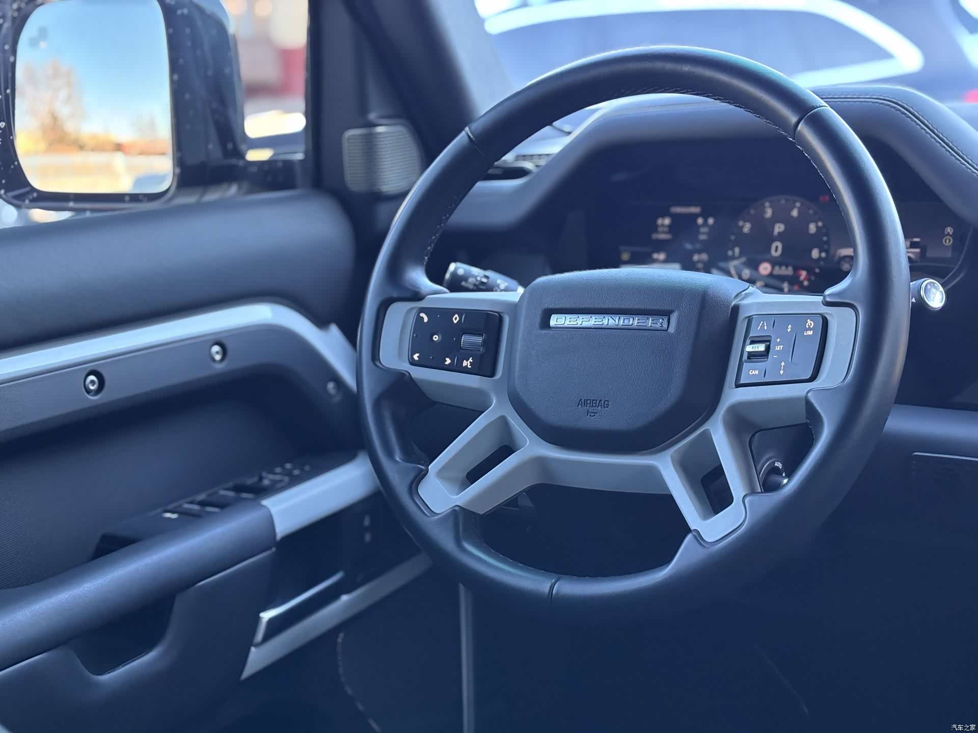 Land Rover Defender, 2023 13