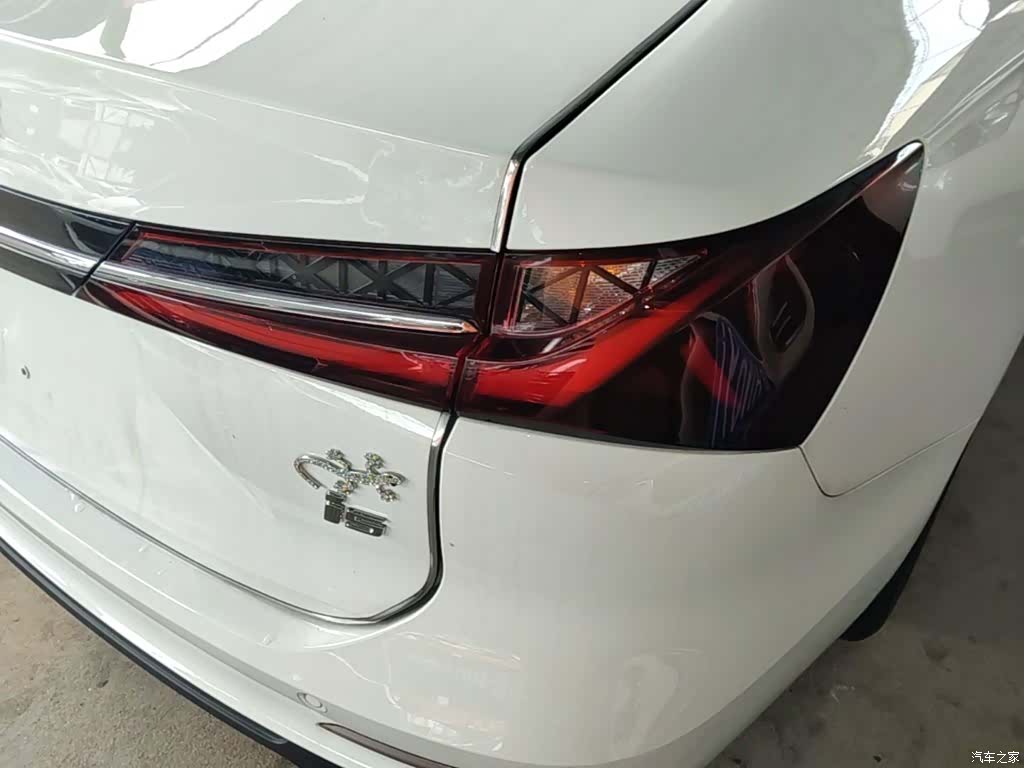 Roewe i5, 2025 8