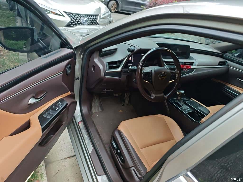 Lexus ES, 2019 14
