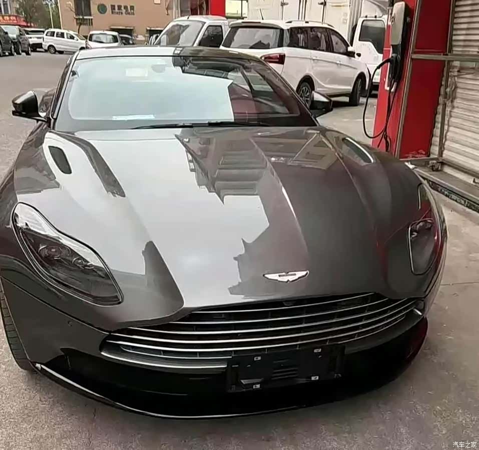 Aston Martin DB11