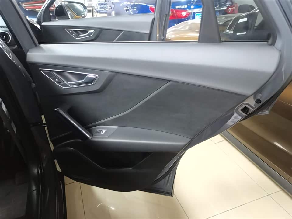 Audi Q2L Audi Q2L