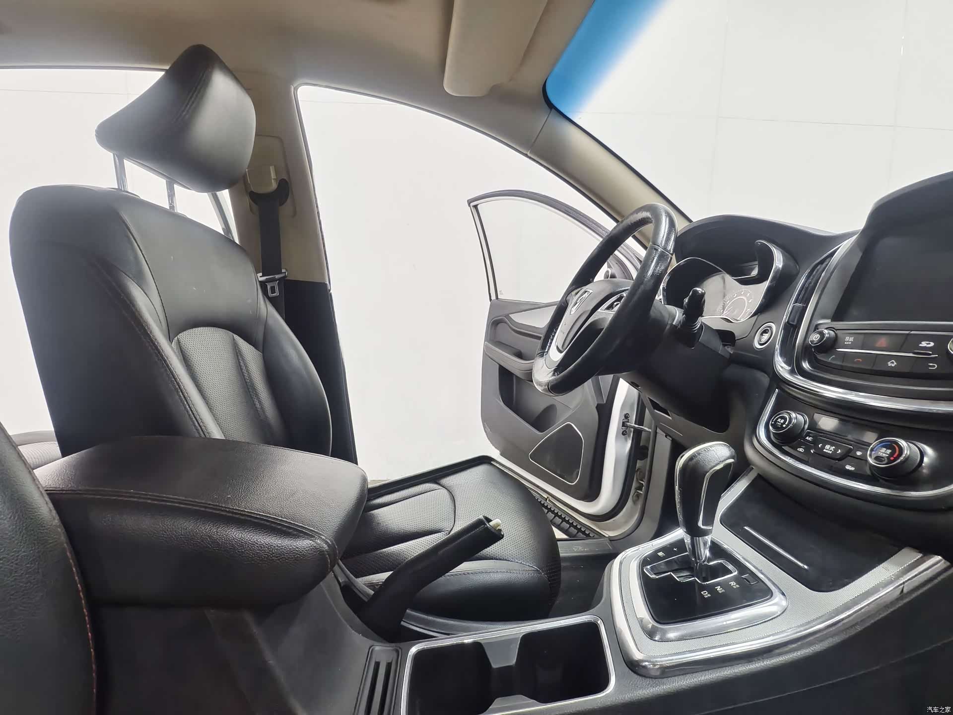 Wuling 560, 2017 15