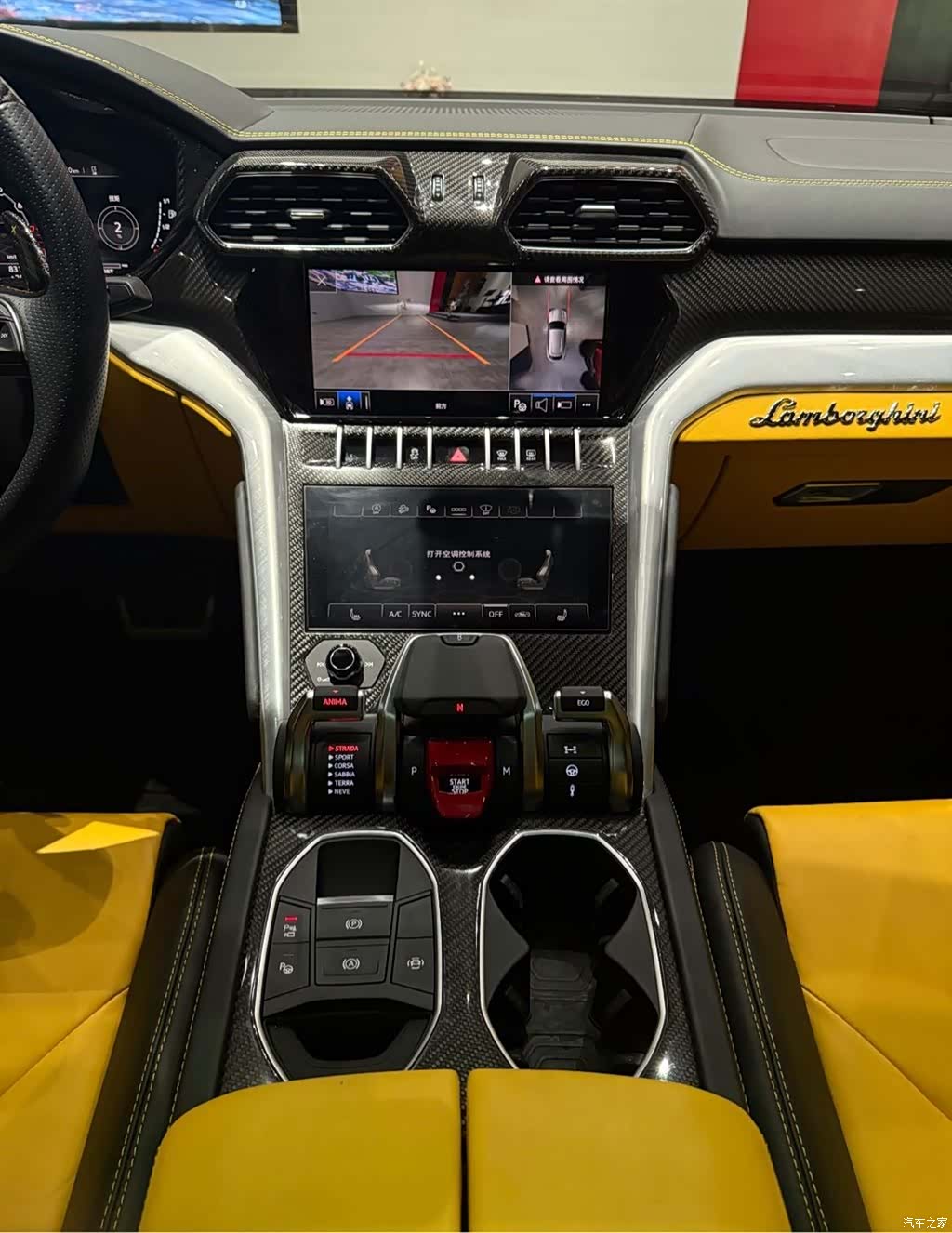 Lamborghini Urus, 2022 4