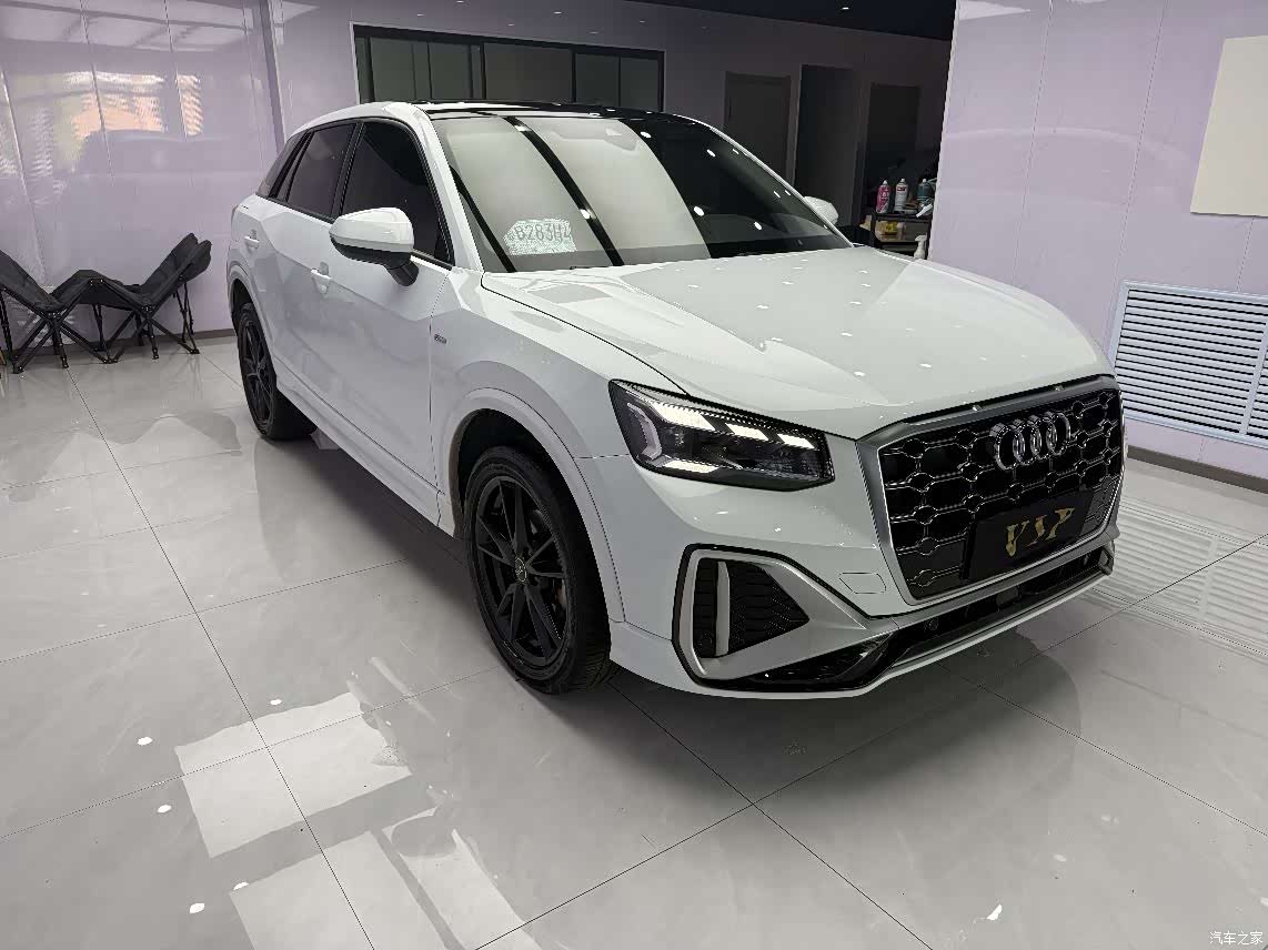 Audi Q2L, 2023 все фото