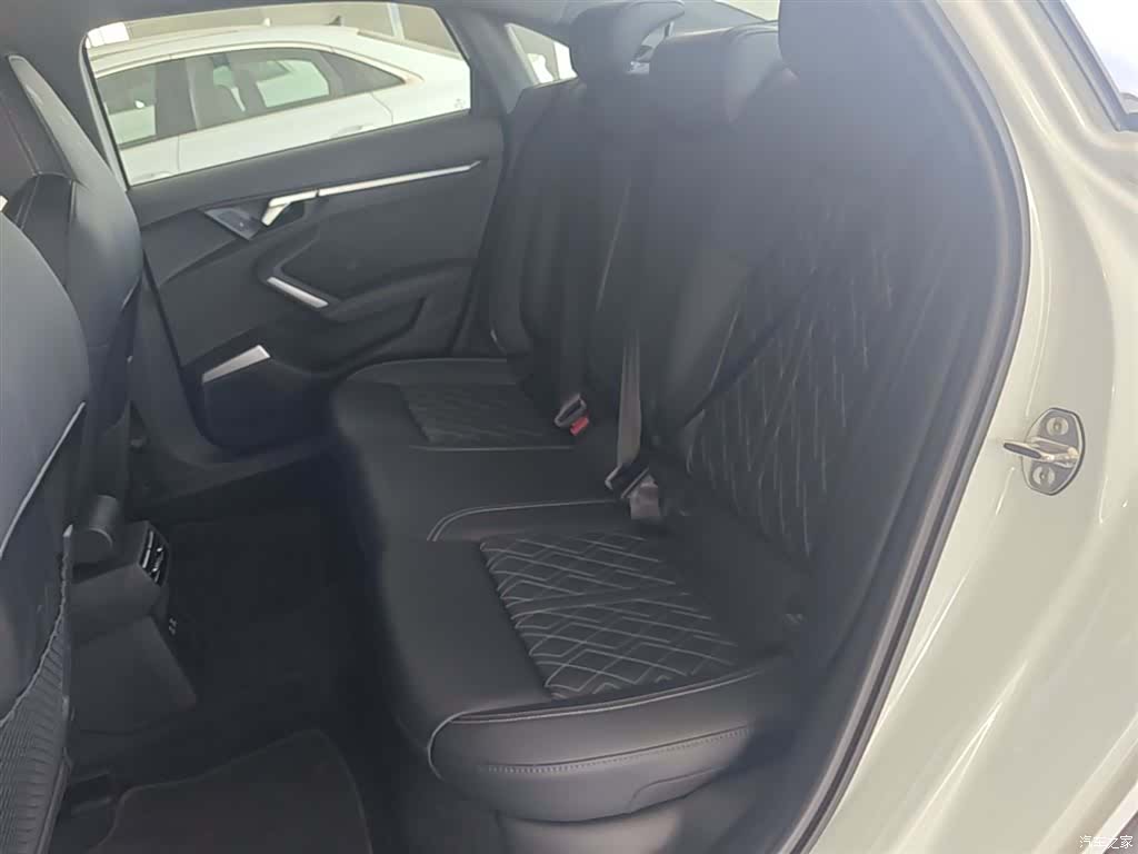 Audi Flying Spur, 2025 24