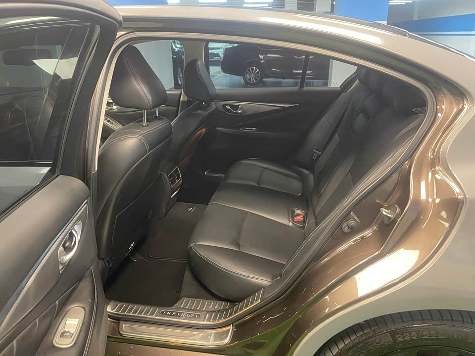 Infiniti Q50L
