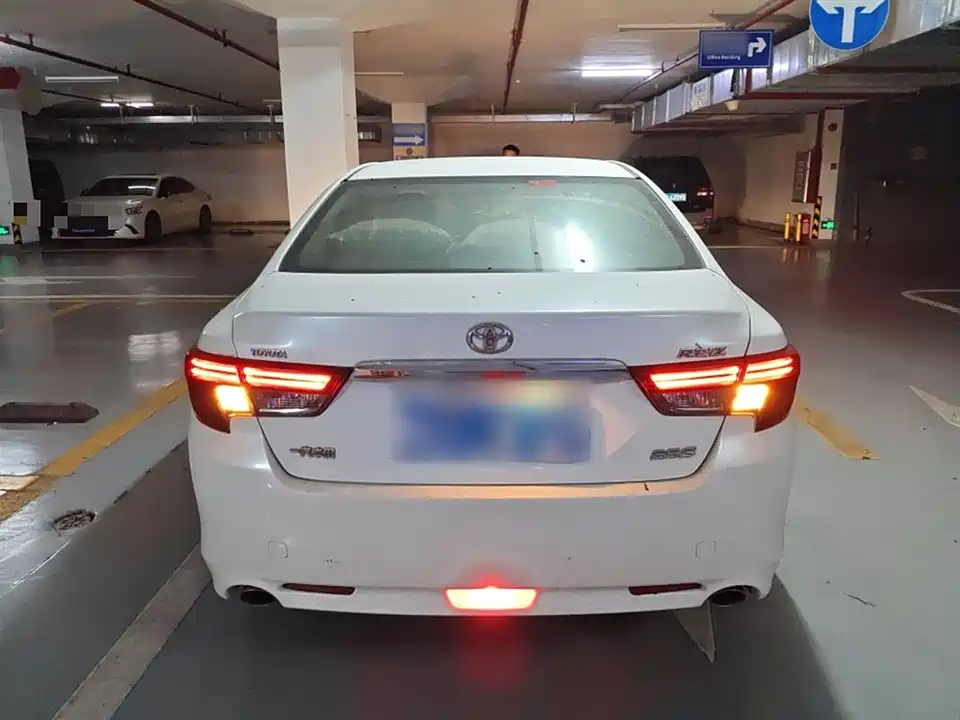 Toyota Reiz