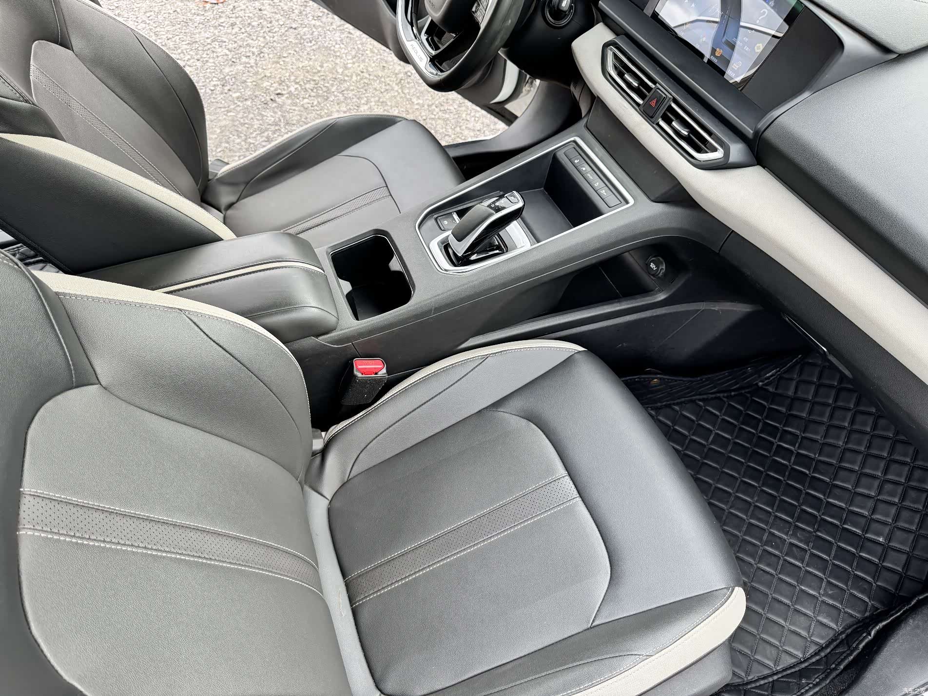 DongFeng E70, 2022 7