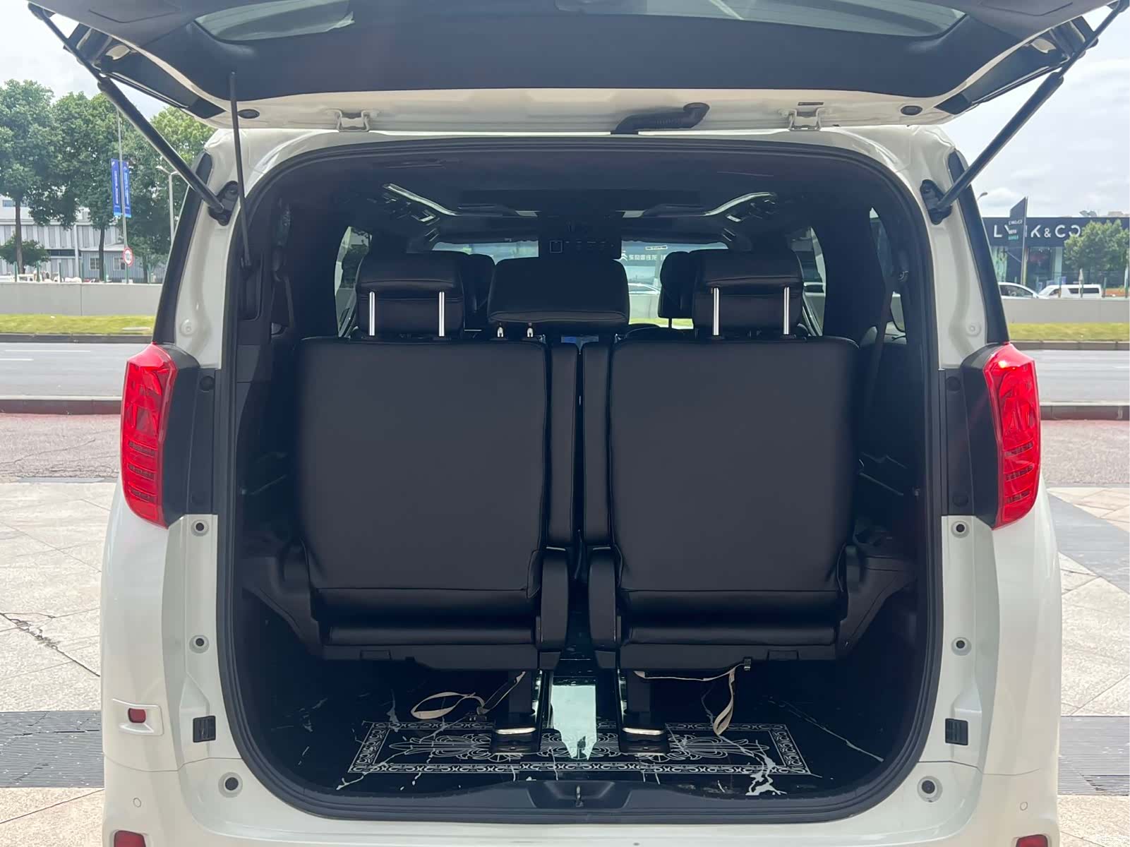 Toyota Alphard, 2018 17