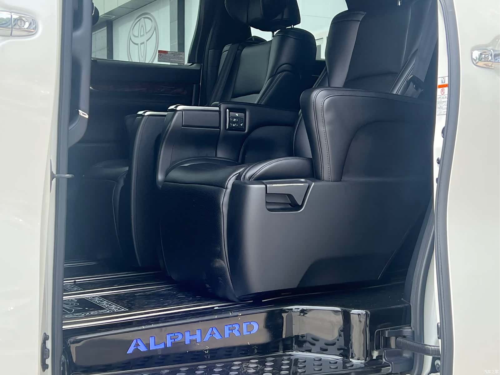 Toyota Alphard, 2018 10