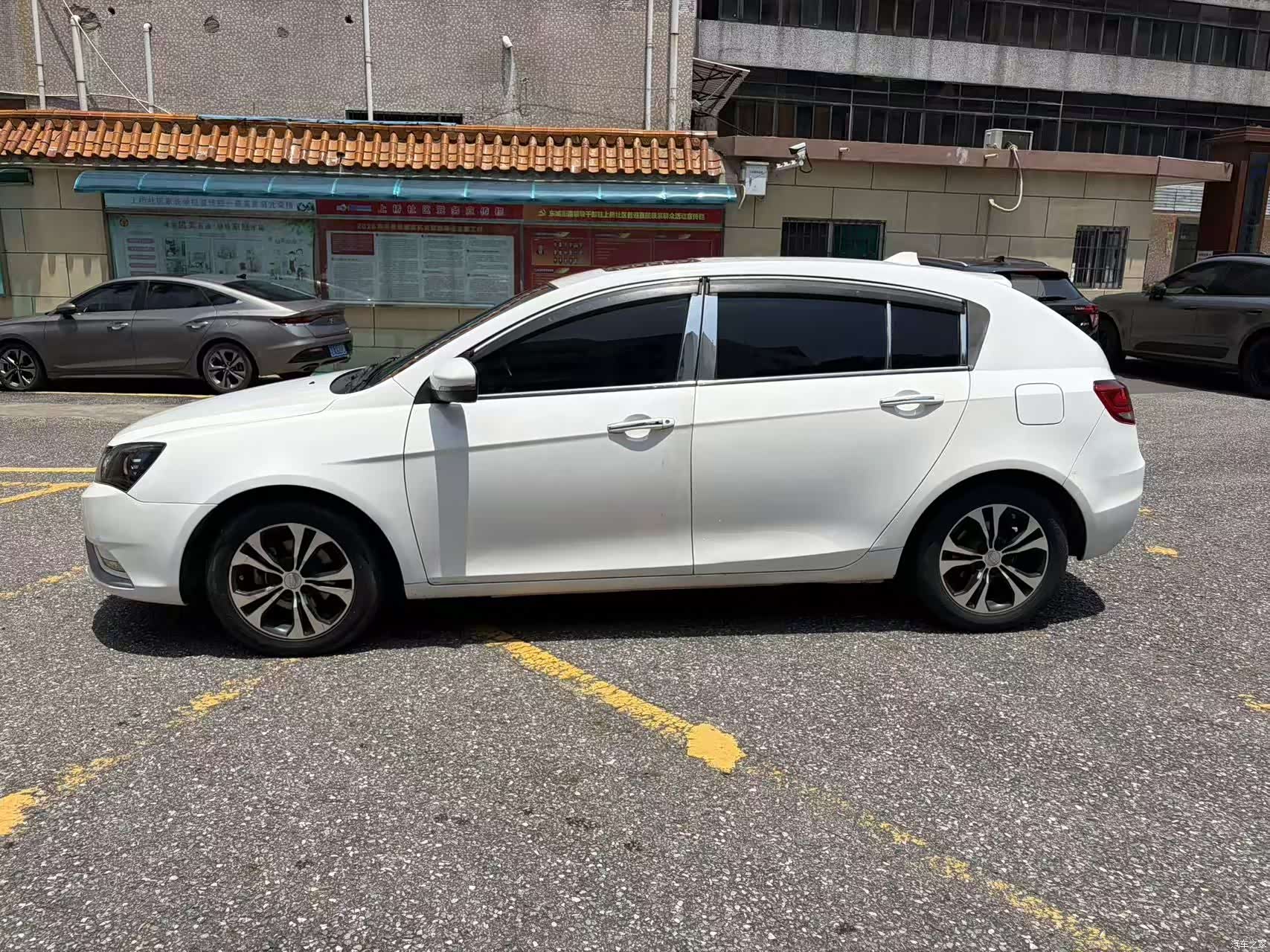 Geely Emgrand, 2015 8