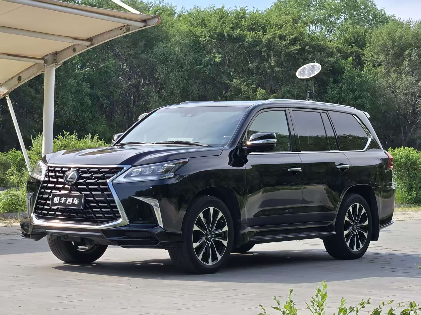 Lexus LX