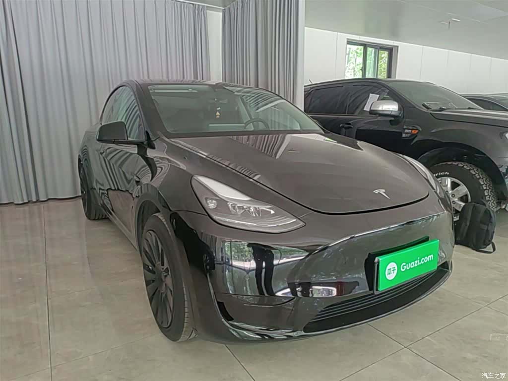 Tesla Model Y, 2023 4