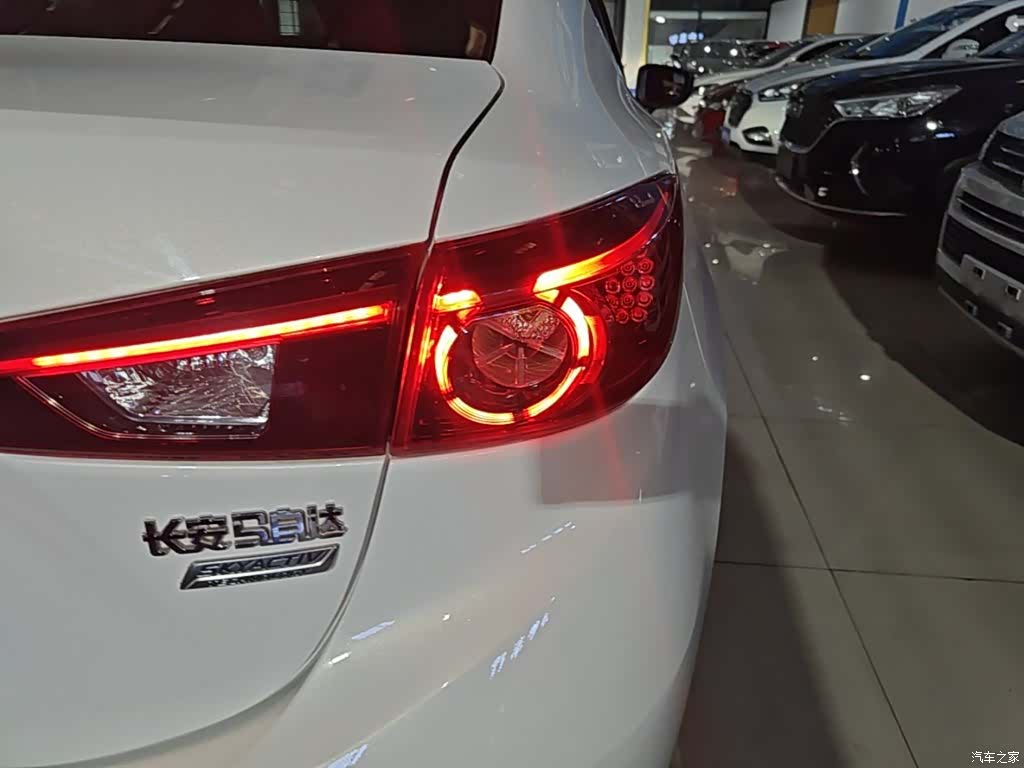 Mazda Mazda3, 2017 8
