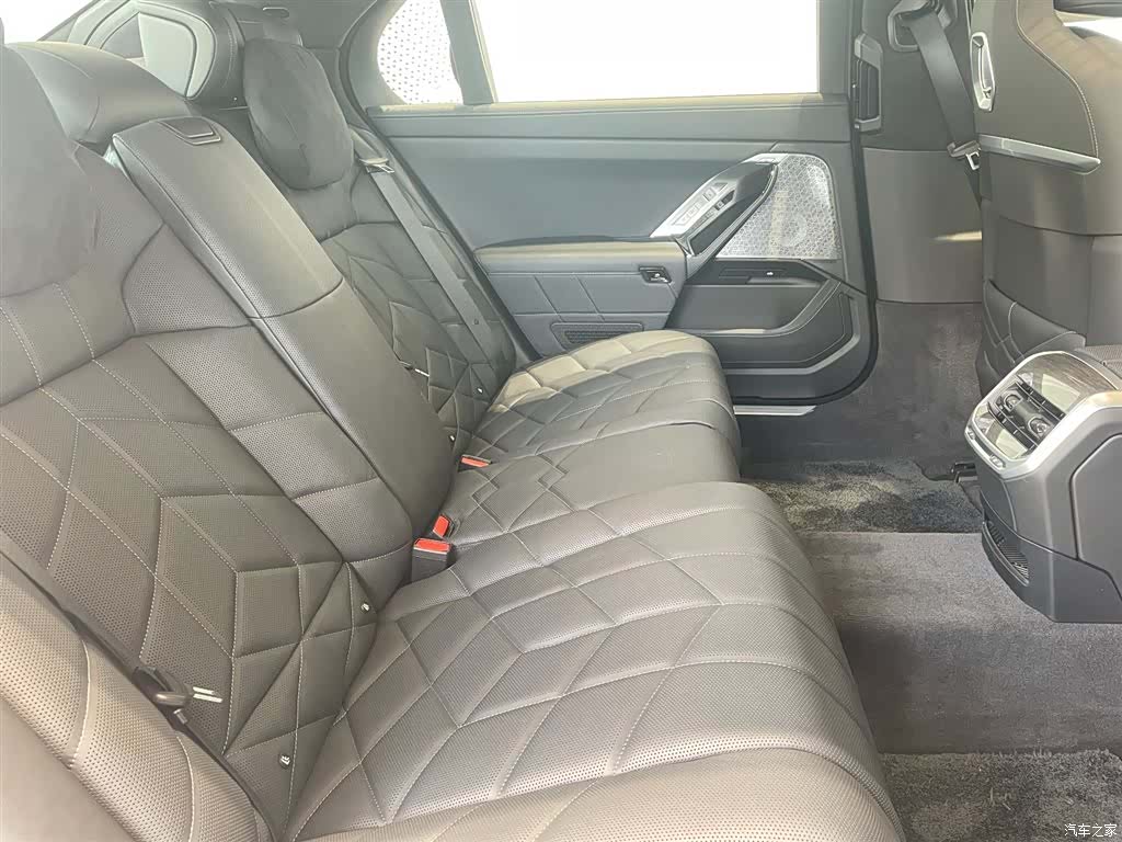 BMW i7, 2024 12