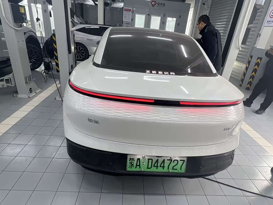 Zeekr 007