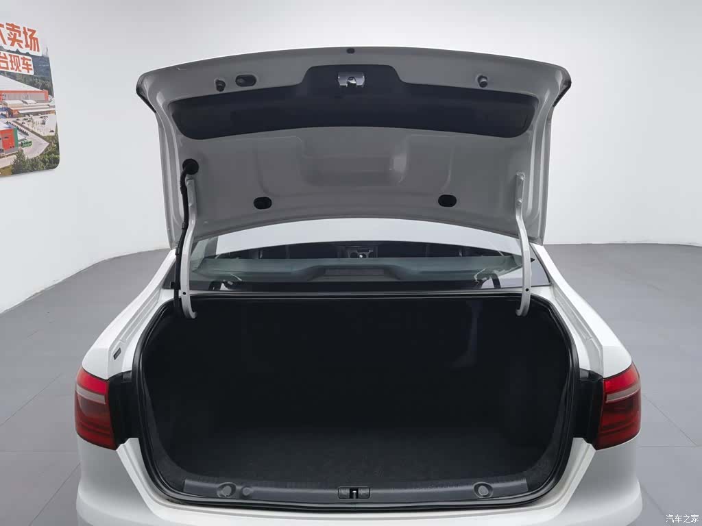 Volkswagen Lavida, 2015 16