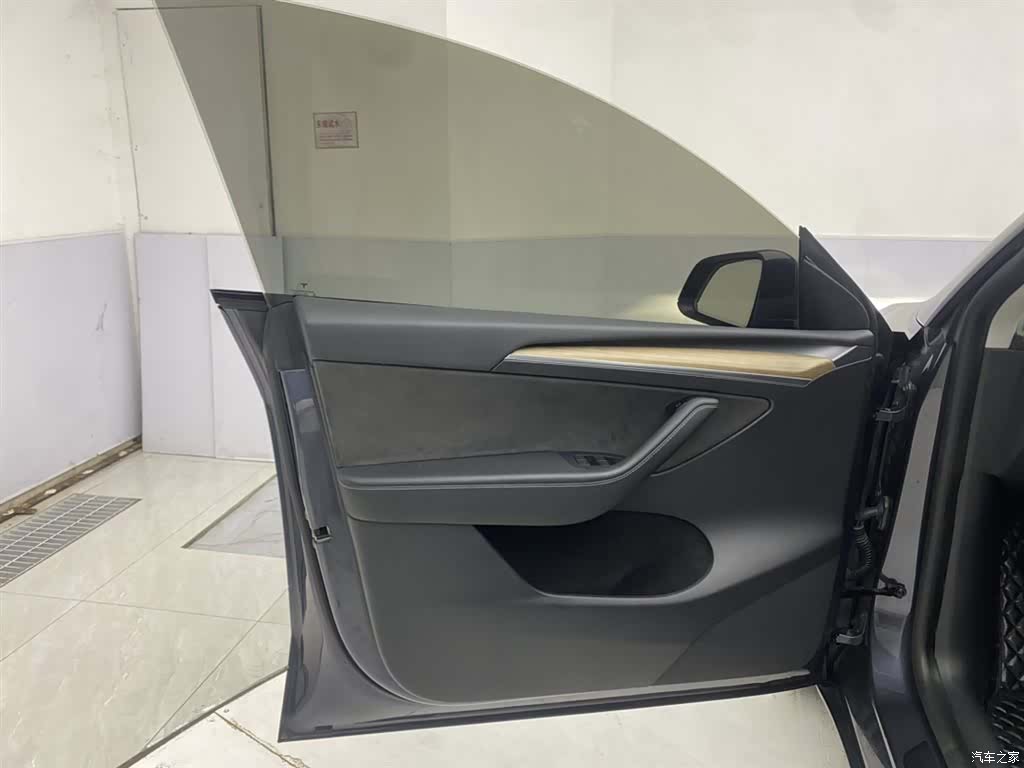 Tesla Model Y, 2021 16