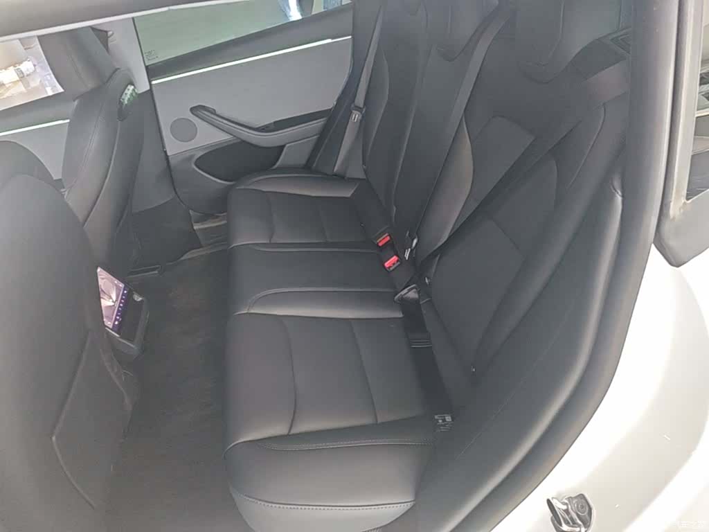 Tesla Model 3, 2025 17