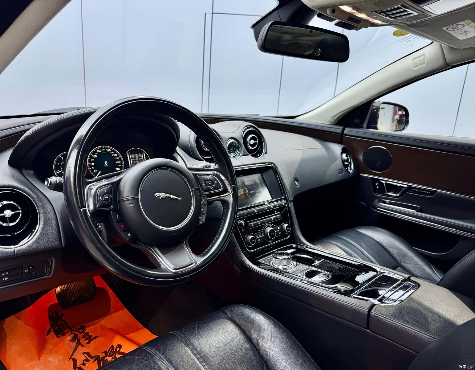 Jaguar XJ, 2016 8