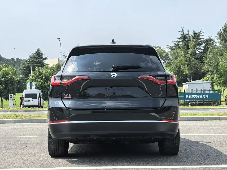 NIO ES8