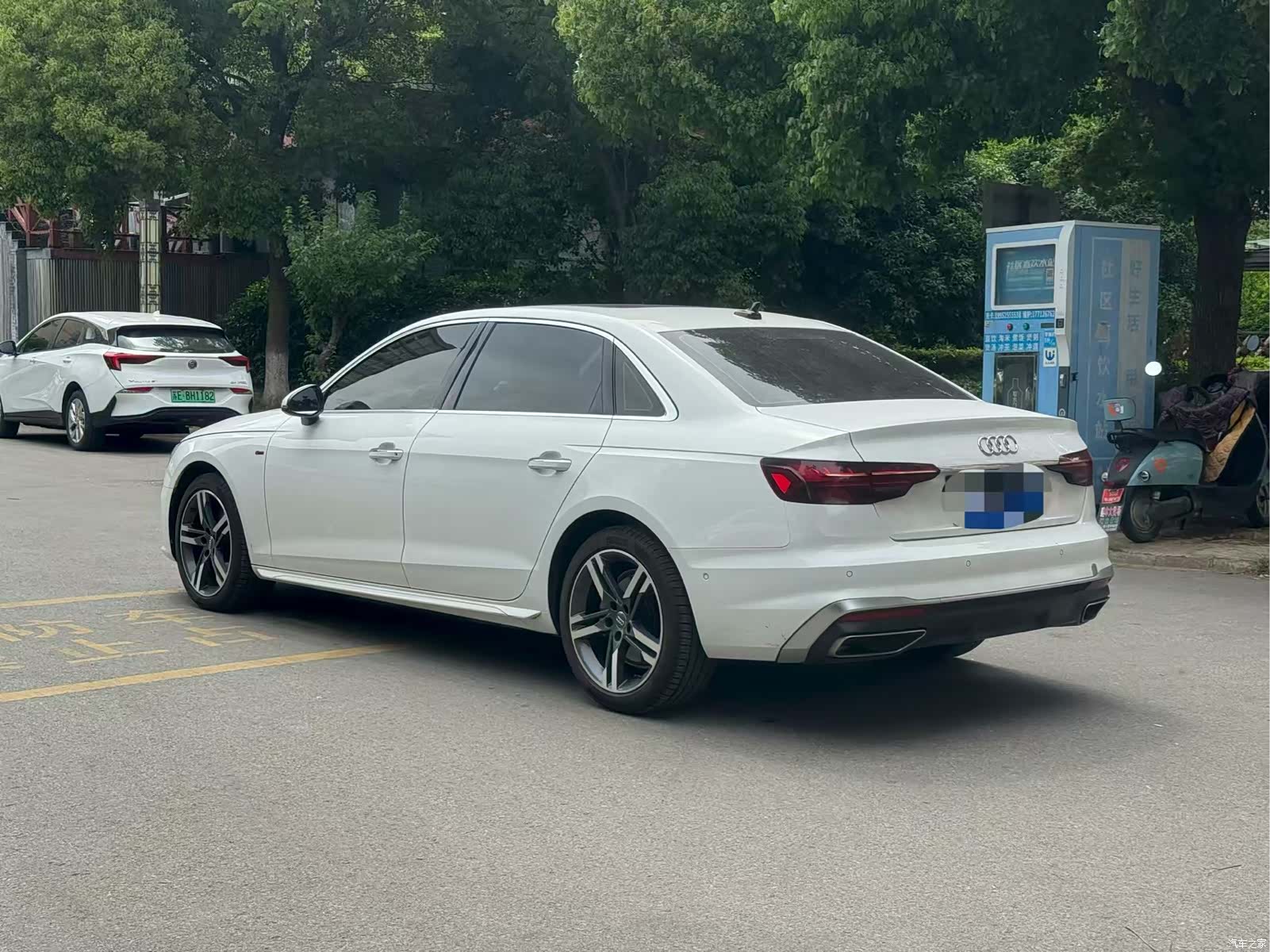 Audi A4L, 2021 все фото