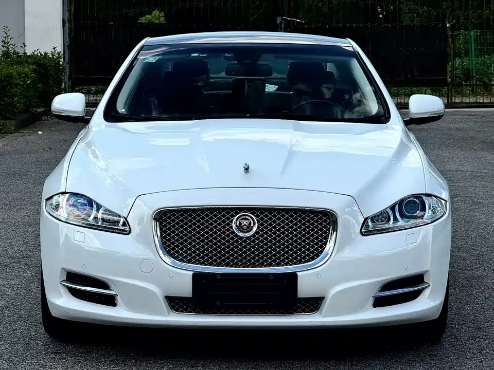 Jaguar XJ Jaguar XJ