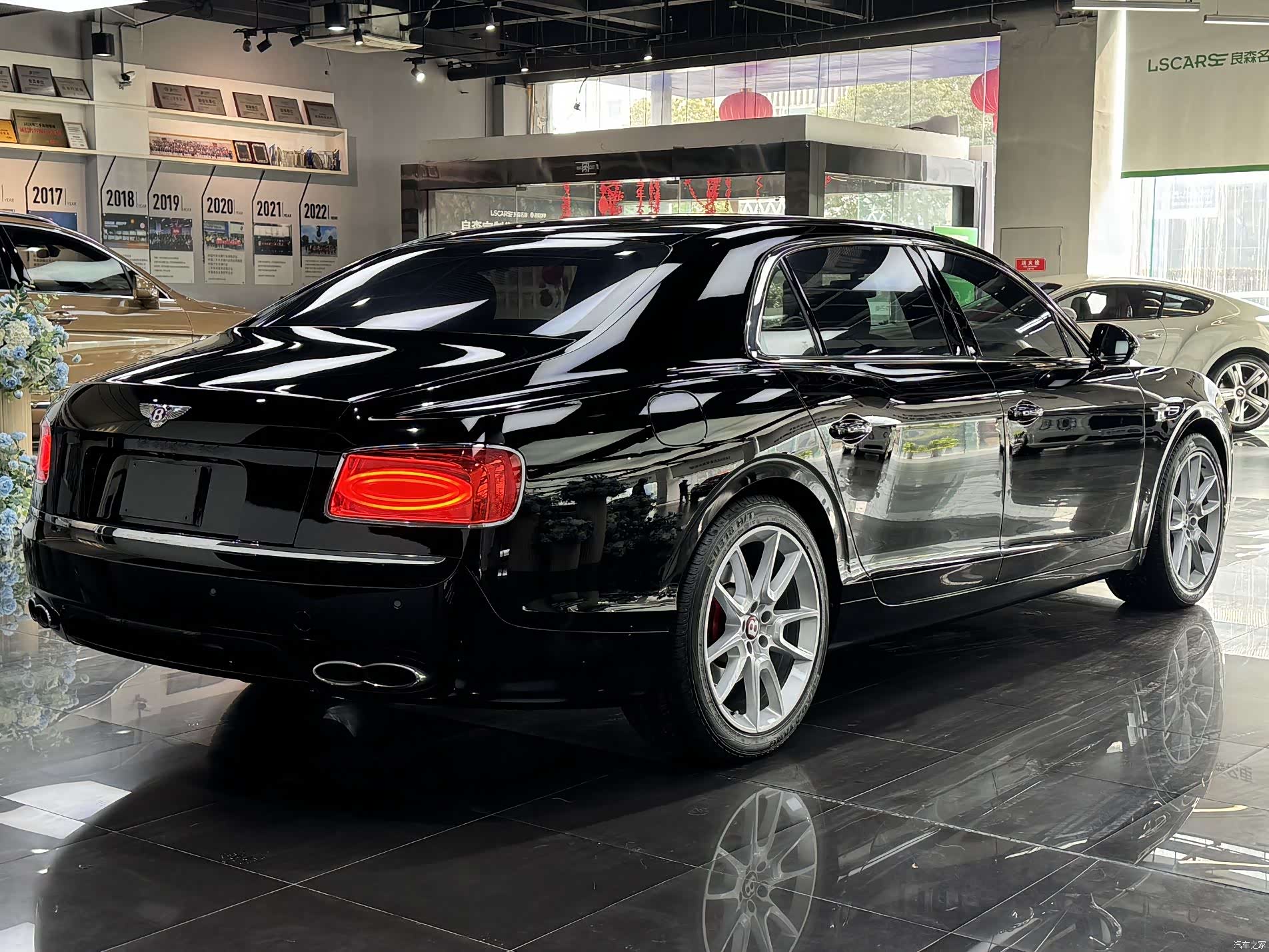 Bentley Flying Spur, 2017 9