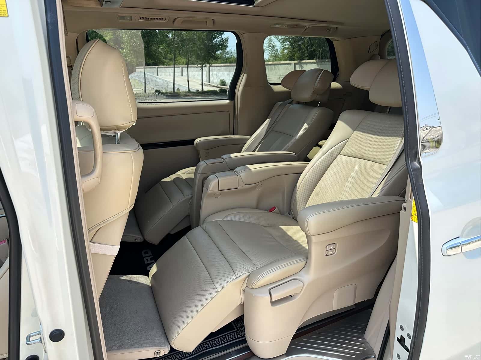 Toyota Alphard, 2011 8