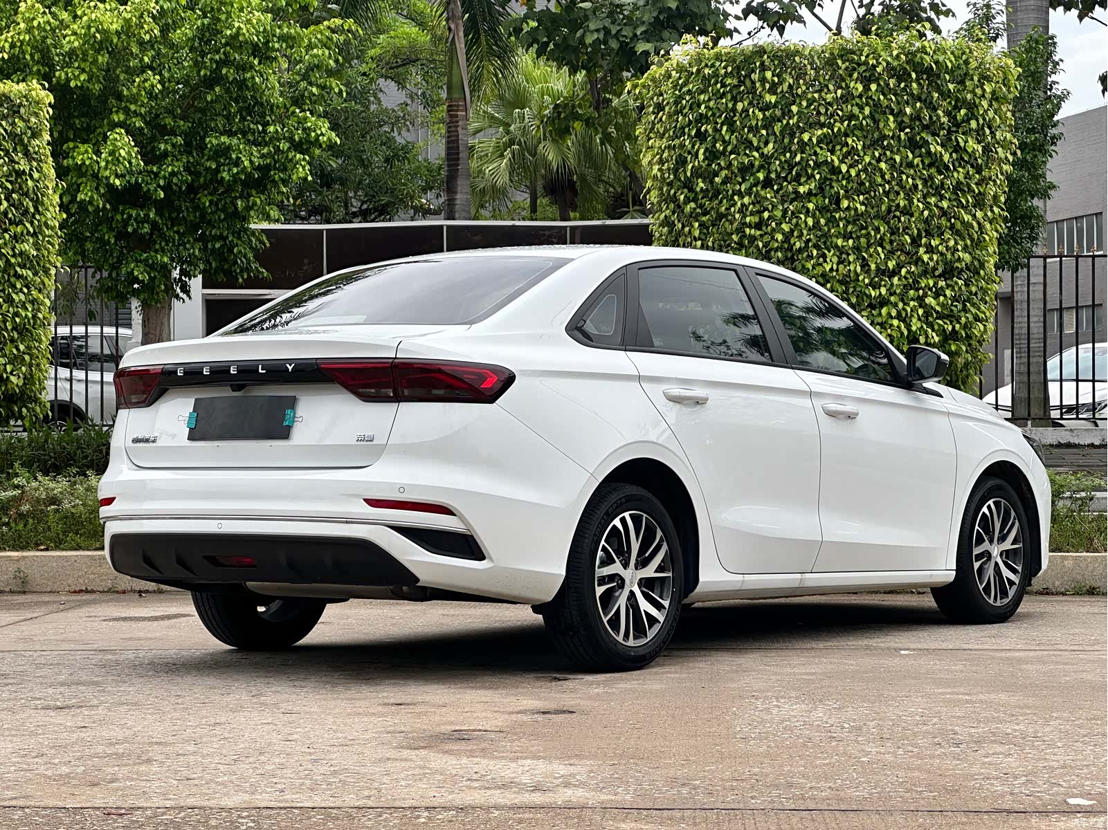 Geely Emgrand, 2025 9