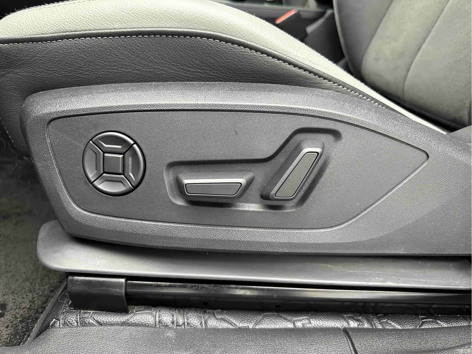 Audi Q3, 2022 11