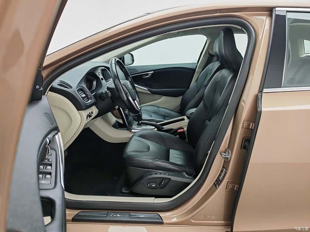 Volvo V40, 2015 10