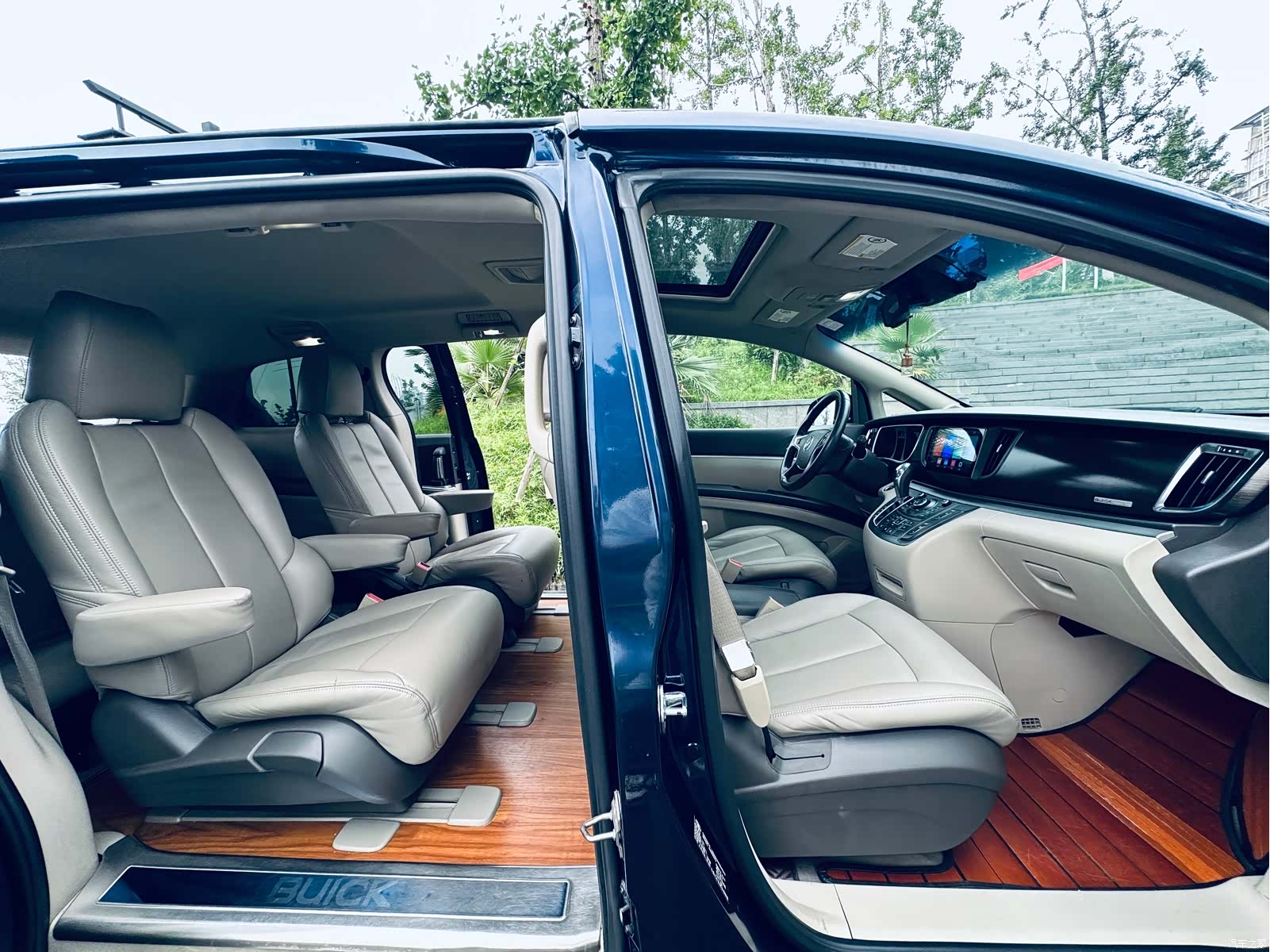 Buick GL8, 2013 9