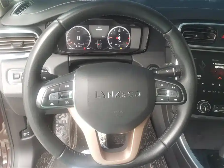 Lynk & Co 01