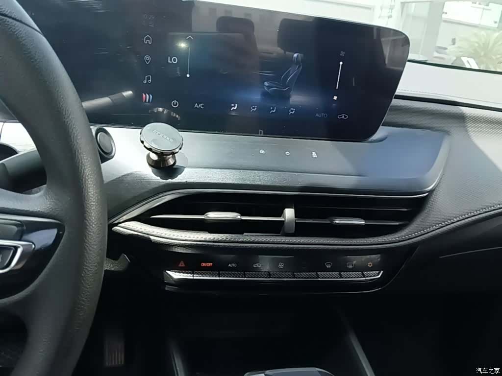 Buick Verano, 2022 13