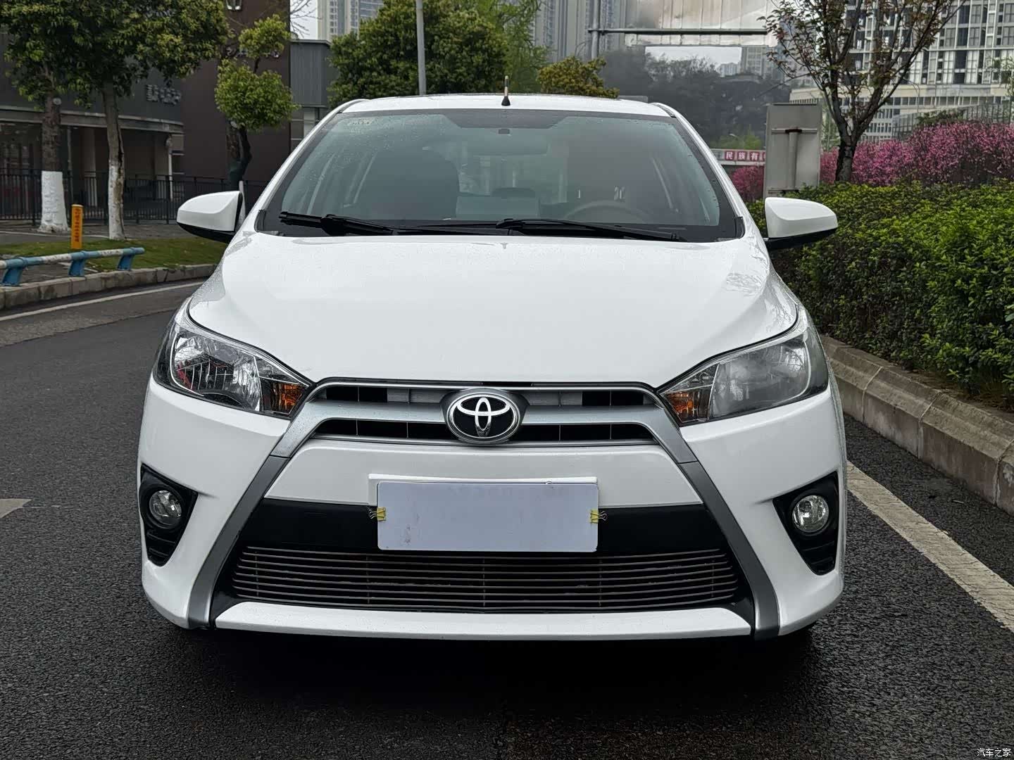 Toyota YARiS L, 2015 2