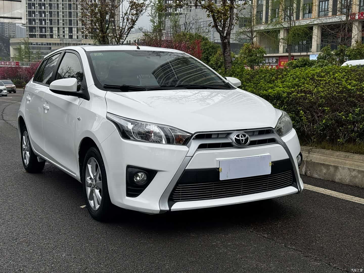 Toyota YARiS L, 2015 3