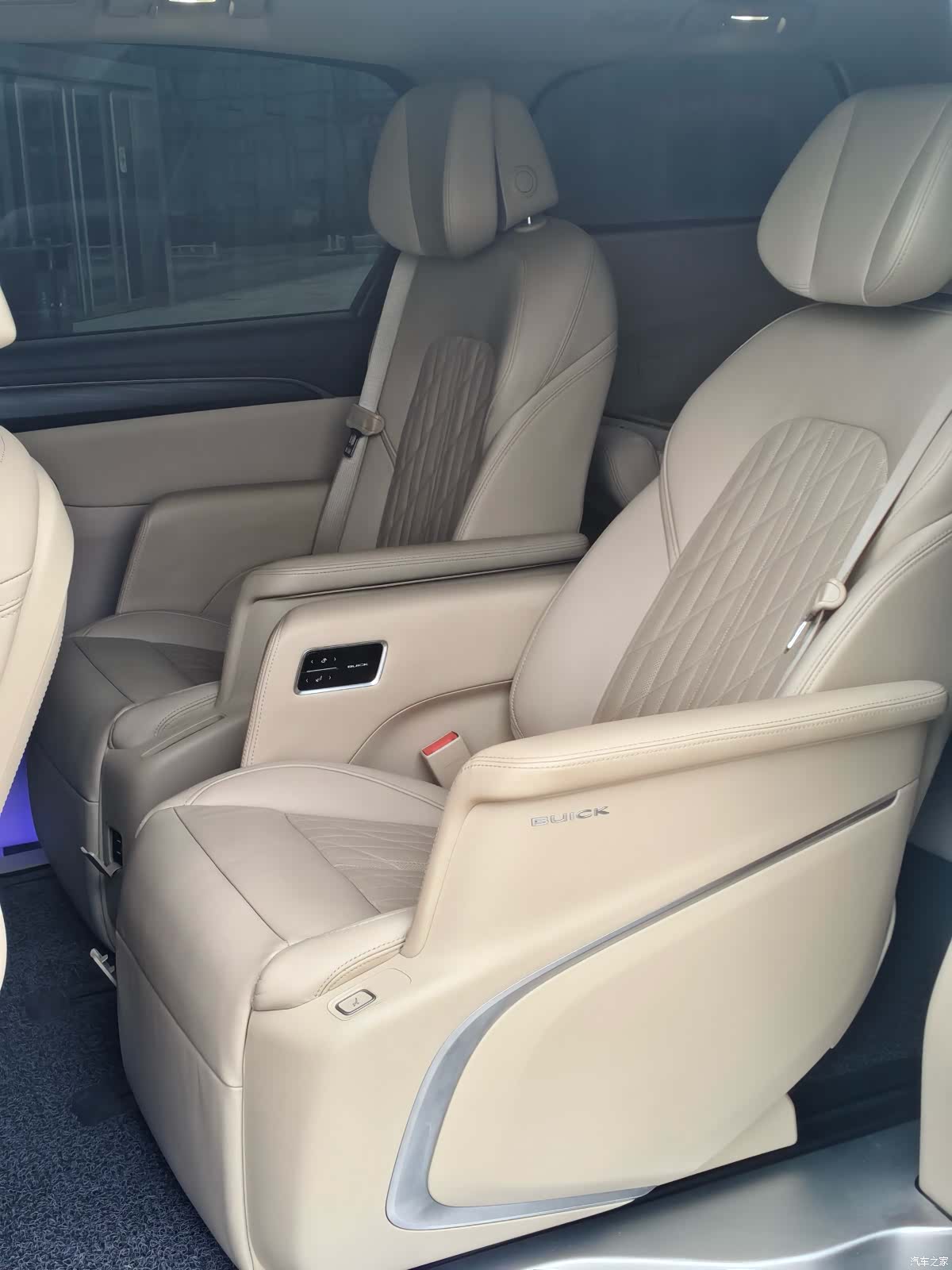 Buick GL8, 2022 11