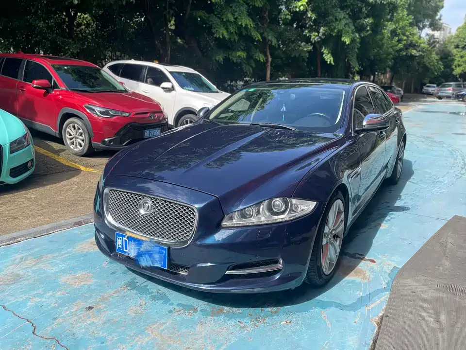 Jaguar XJ