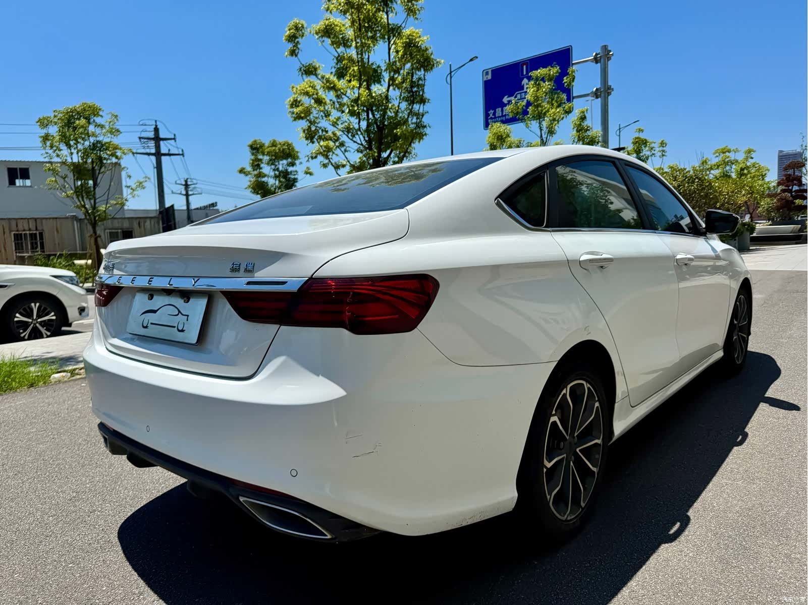 Geely Binray, 2022 16