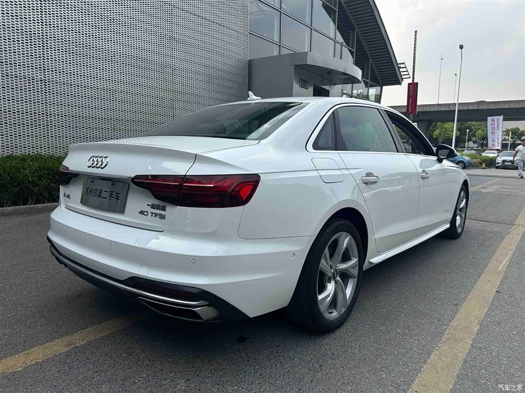 Audi A4L, 2020 все фото