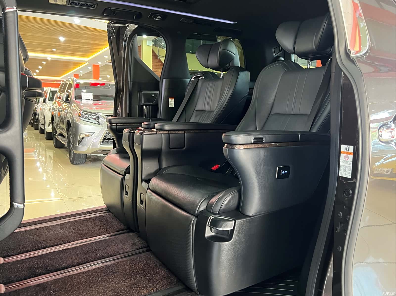 Toyota Alphard, 2018 13