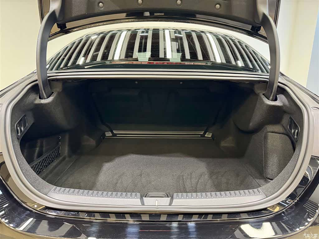 Mercedes-Benz E-Class, 2024 12