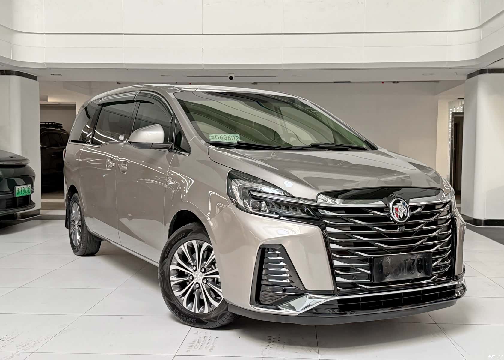 Buick GL8, 2022 3