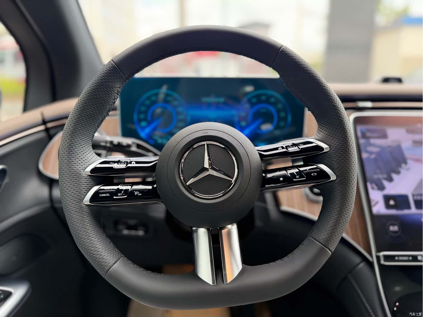 Mercedes-Benz EQE, 2025 24